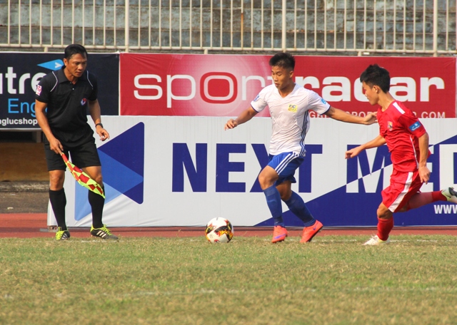 CLB Bóng đá Huế vươn lên đầu bảng xếp hạng