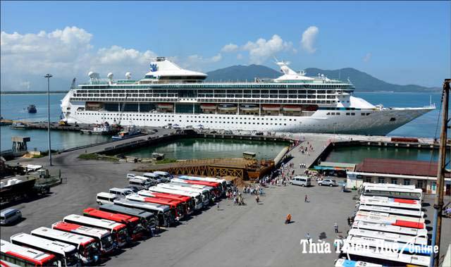 Thu hút khách qua đường tàu biển