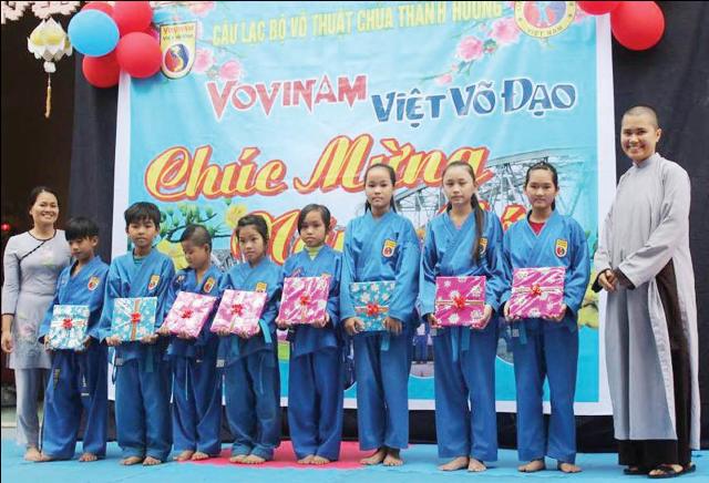 Võ việt ở chùa làng