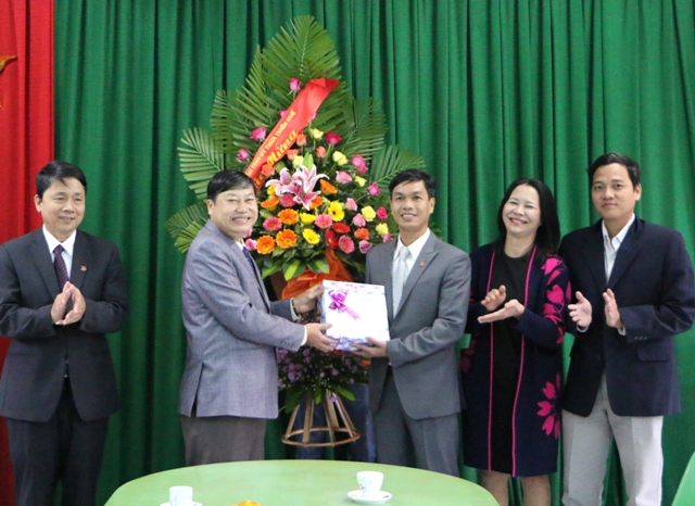 Lãnh đạo tỉnh thăm các đơn vị nhân ngày Thể thao Việt Nam