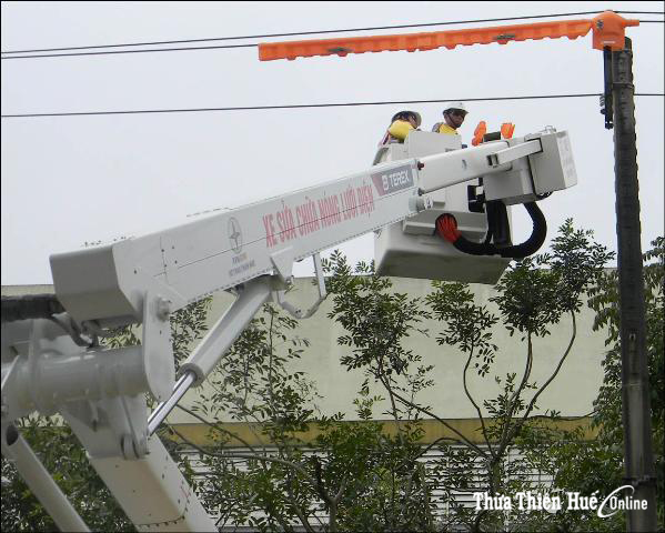 Sửa chữa nóng lưới điện Giảm thời gian cắt điện cho khách hàng