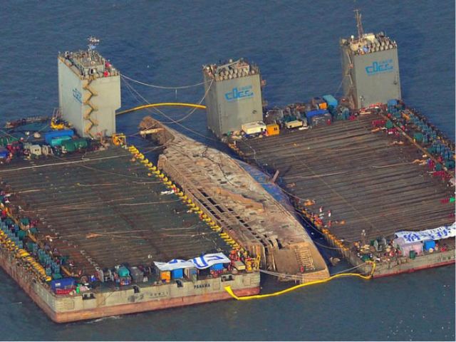 Hàn Quốc Sẽ tìm kiếm thi thể 9 nạn nhân mất tích trên xác phà Sewol tại cảng Mokpo