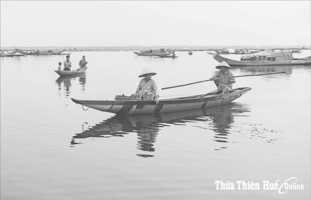 Làng nơi ven đầm Cầu Hai