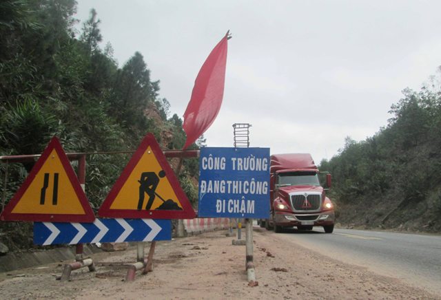 Khắc phục sạt trượt trên Quốc lộ 1A - đường tránh Huế trong 15 ngày