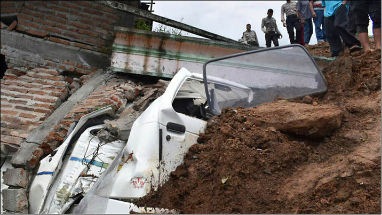 Indonesia Hàng chục người bị chôn vùi do lở đất