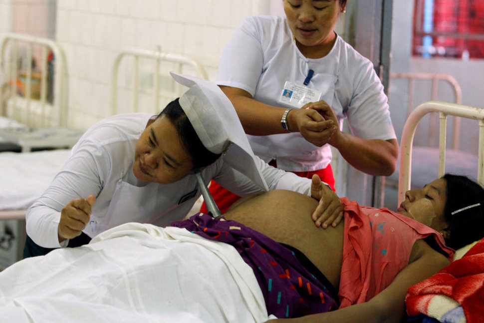 Myanmar đào tạo nữ hộ sinh, cải thiện tình trạng tử vong cao ở phụ nữ có thai