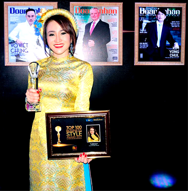 Nguyễn Lan Vy  áo dài show