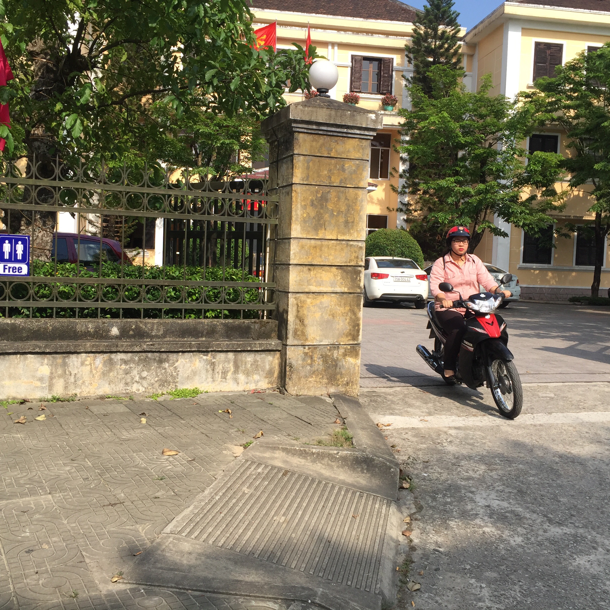 Gần 60 cơ quan, doanh nghiệp gắn biển nhà vệ sinh công cộng miễn phí