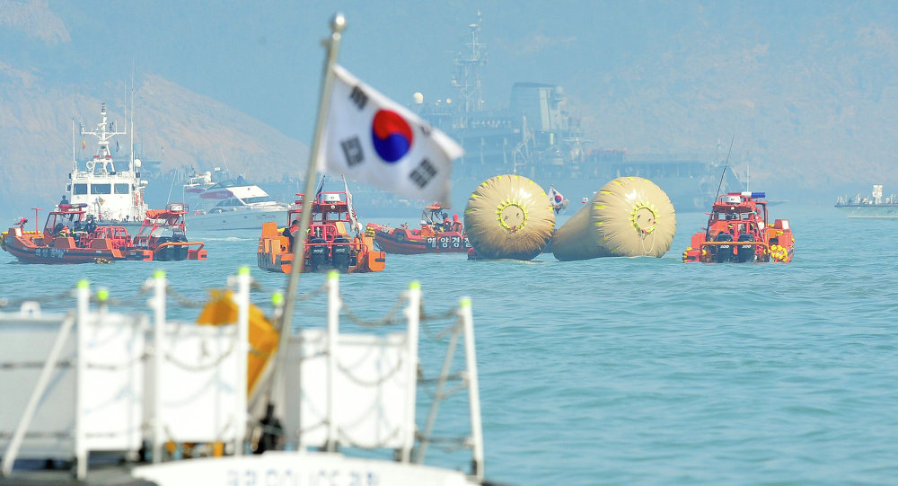 Hàn Quốc bắt đầu đưa phà Sewol lên đất liền