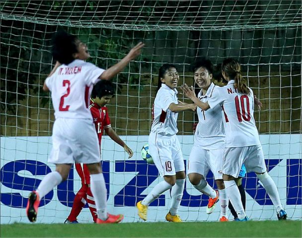 Hồng vẫn nở hoa