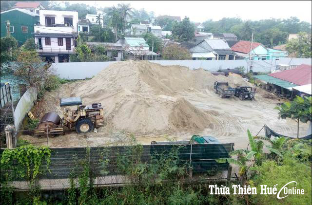 Bãi tập kết cát tại 372 Bùi Thị Xuân là trái phép