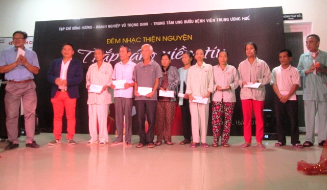 Đêm nhạc “Thắp sáng niềm tin” cho bệnh nhân ung bướu