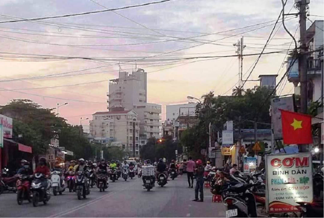 Ra đường chèo kéo khách