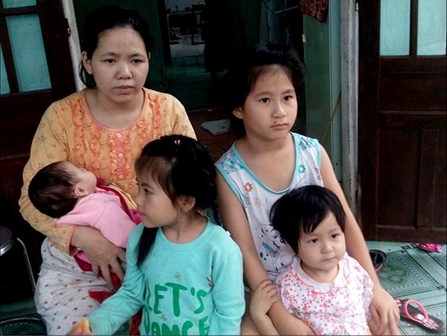 Đau lòng mẹ góa, con côi