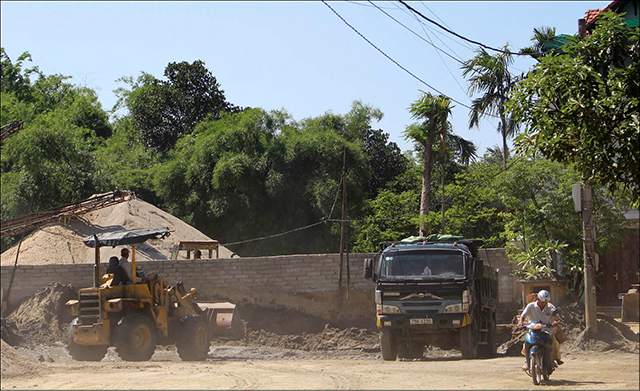 Phú Vang Vẫn tồn tại các bãi tập kết cát sỏi ngoài quy hoạch