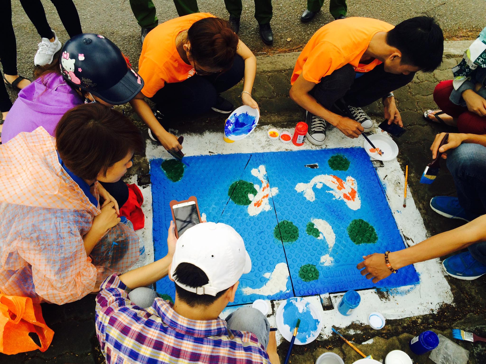 “Khoác áo mới cho nắp cống”