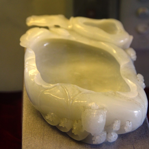 Trưng bày bộ sưu tập nghiên bút một thời