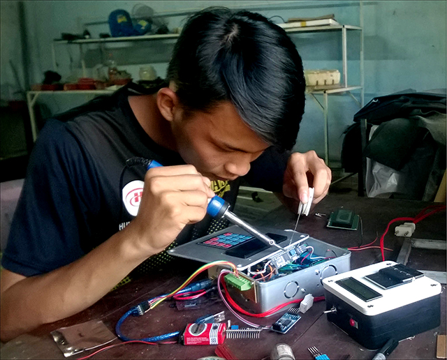 Bộ điều khiển nông nghiệp công nghệ cao “made by… SV”