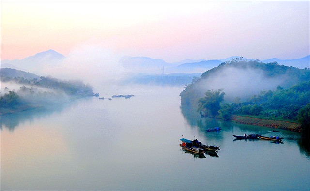 Về Huế ngày lễ