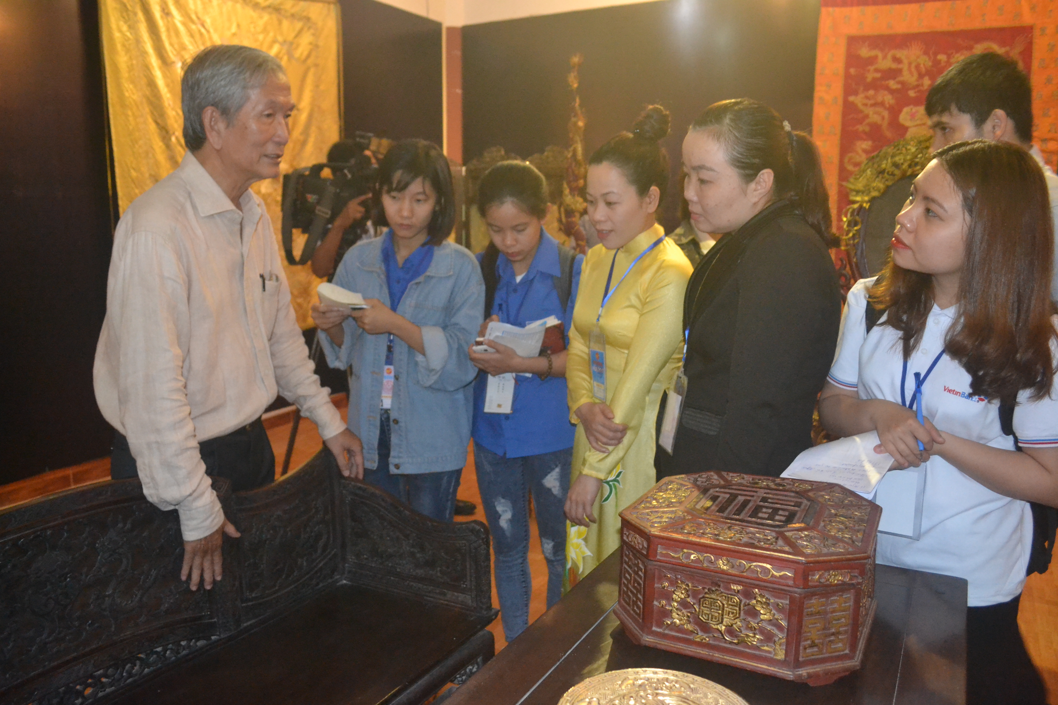 Trưng bày nhiều hiện vật quý thời Nguyễn