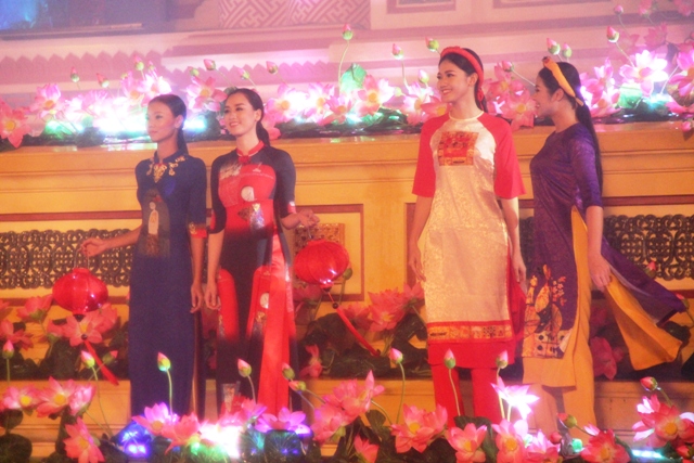 Khai mạc Festival Nghề truyền thống Huế dưới mưa