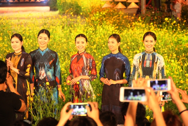 Cuộc gặp gỡ ý nghĩa giữa thời trang và hội họa Huế