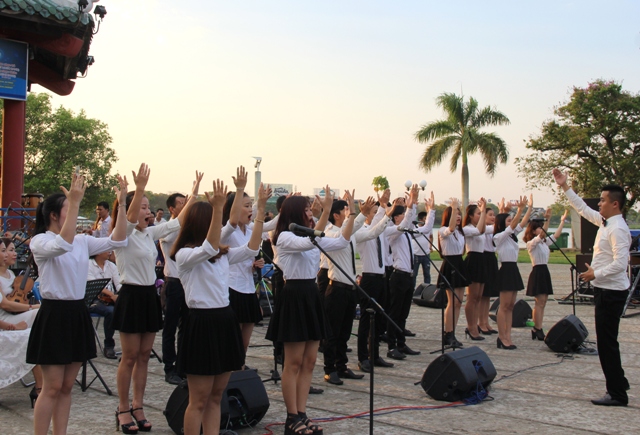 Ra mắt dàn nhạc tổng hợp Hương Giang