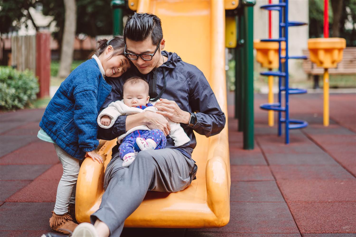 Nam giới ngày càng tham gia nhiều hơn vào việc nuôi dạy con cái