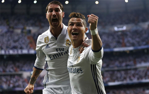 Ronaldo lập hat-trick, Real đặt một chân vào chung kết Champions League