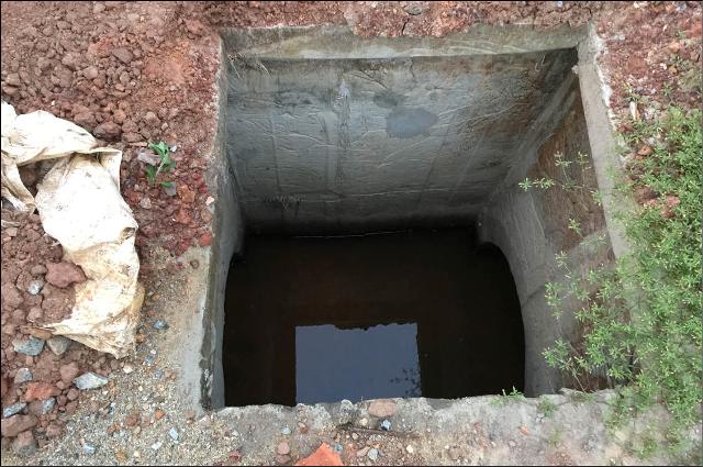 Hố ga trên đường Hoàng Quốc Việt mất an toàn