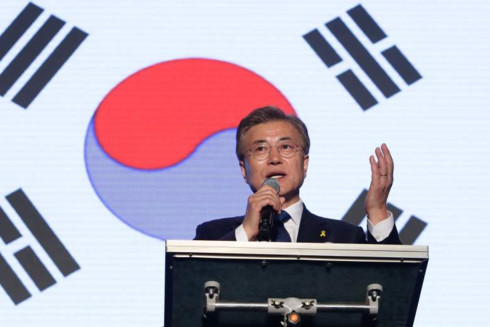 Phía trước không dễ dàng với ông Moon Jae-In