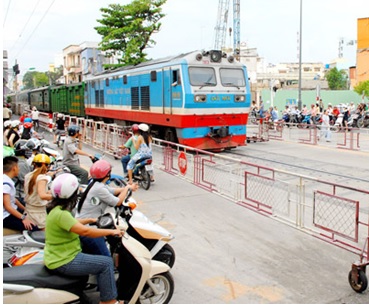 Tăng cường bảo đảm an toàn giao thông đường sắt