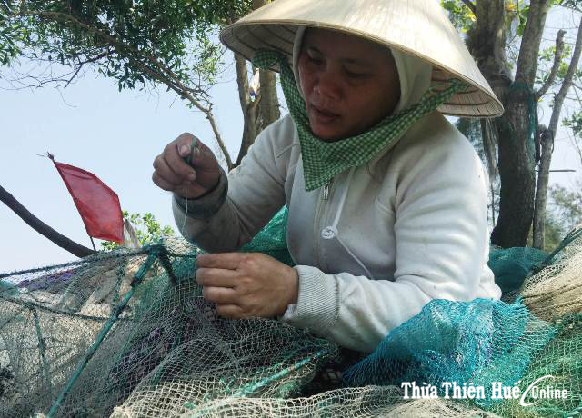 Phụ nữ làng biển