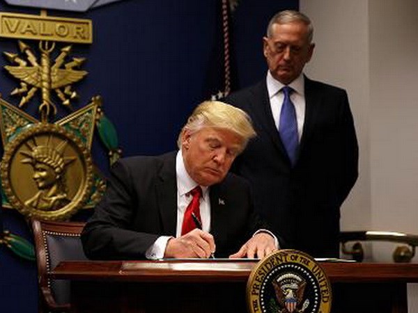 Tổng thống Mỹ Donald Trump ký sắc lệnh an ninh mạng mới
