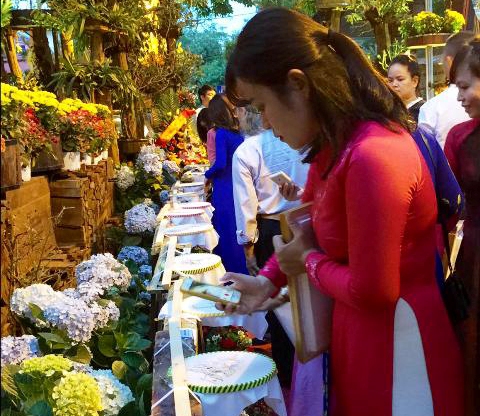 Cái thuở ban đầu lưu luyến ấy