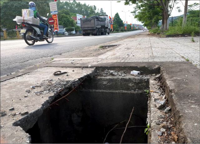 Những cái bẫy từ hố ga bể nắp ở thị trấn Phú Lộc