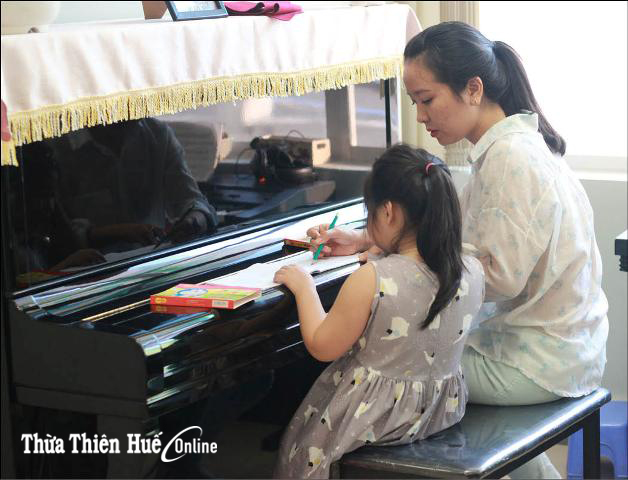 Bạn trẻ mê học nhạc