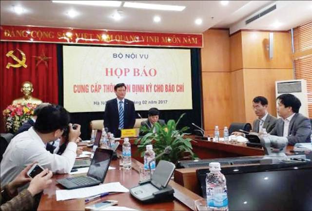 Nghĩ về chuyện “cả nhà làm quan”