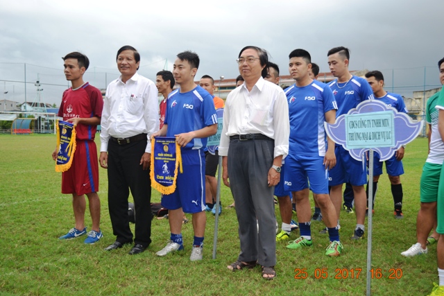 Khai mạc giải bóng đá công nhân lao động khối doanh nghiệp TP Huế 2017