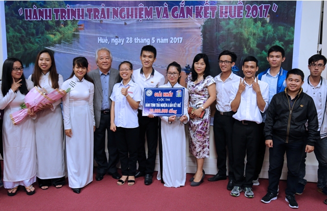 Nhóm Youth Challenge giành giải Nhất cuộc thi “Hành trình trải nghiệm và gắn kết Huế”