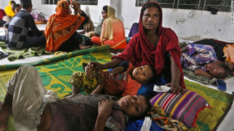 Bangladesh gấp rút sơ tán 1 triệu dân do bão Mora