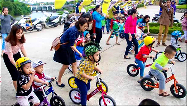 Niềm vui của những “cua rơ” nhí
