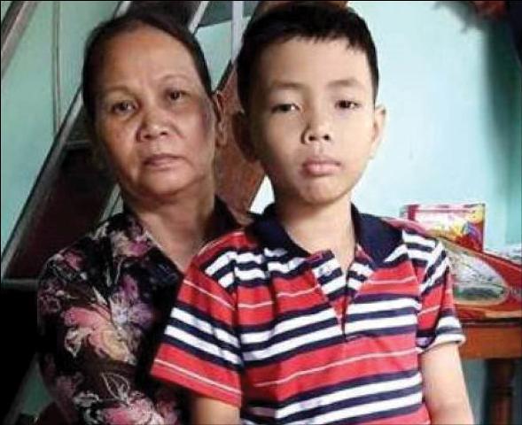 Cháu bệnh nặng dựa ông bà ngoại nghèo