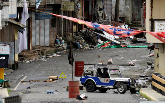 Phiến quân chiếm đóng thành phố của Philippines “bỏ của chạy lấy người”