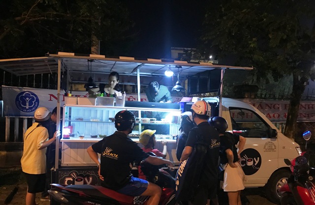 Sushi lưu động xuống phố