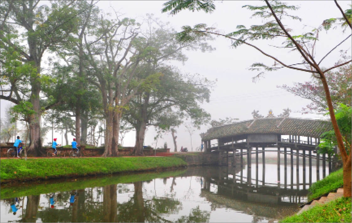 Thi ông Miên Thẩm vịnh cầu ngói Thanh Toàn