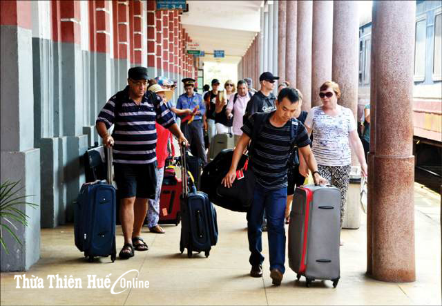 Đưa du khách đến Huế bằng đường sắt