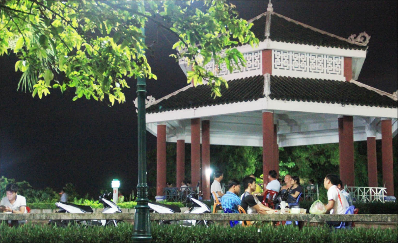 Công viên Trịnh Công Sơn thành nơi buôn bán