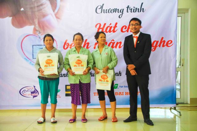 Sinh viên Đà Nẵng góp yêu thương cho bệnh nhân ung bướu Huế