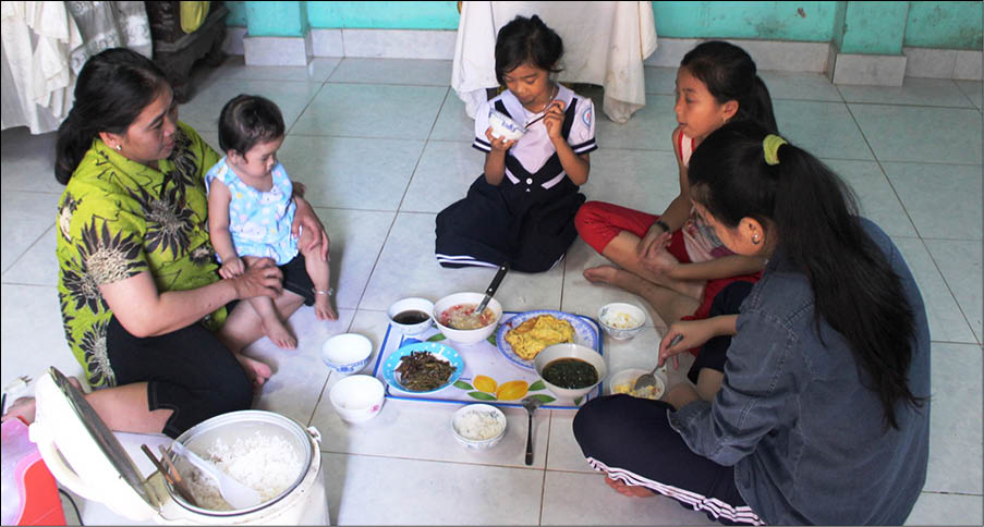 Gồng gánh nuôi con